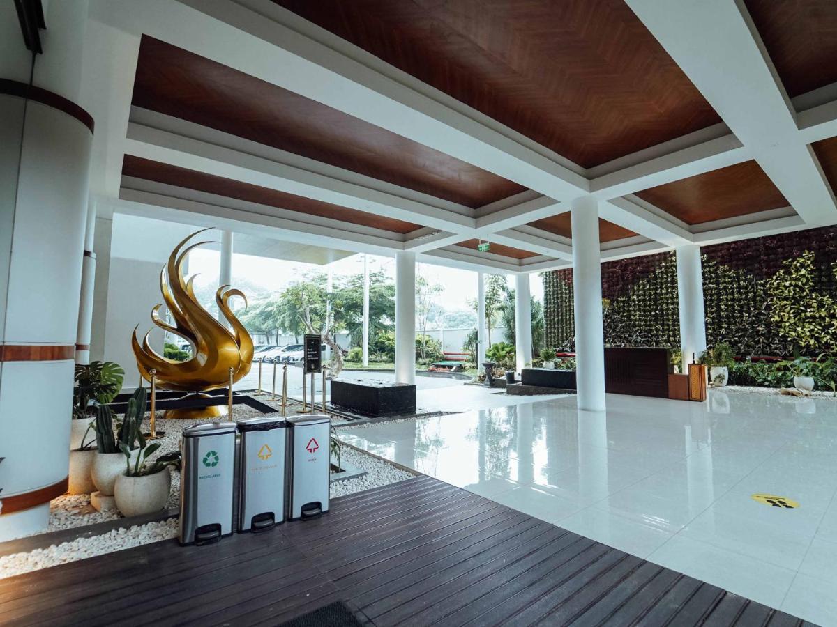 Rayz Umm Hotel Malang Luaran gambar