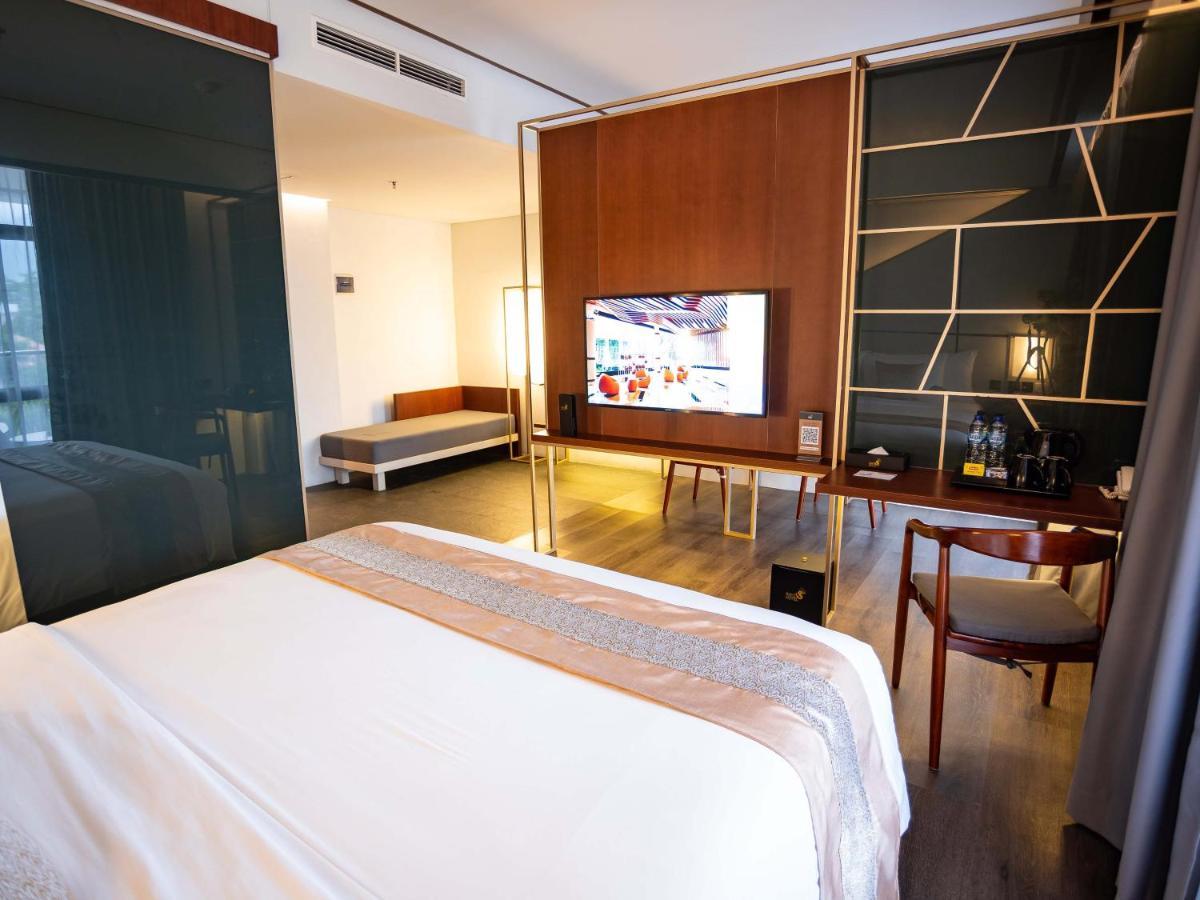 Rayz Umm Hotel Malang Luaran gambar